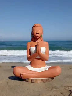 Aponi sculpture intuitive du féminin sacré